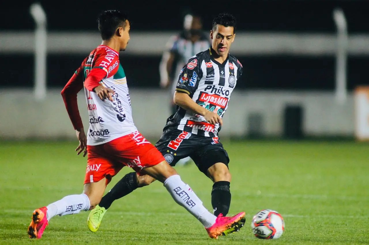Brusque joga bem e sai com o empate no Paran&aacute;