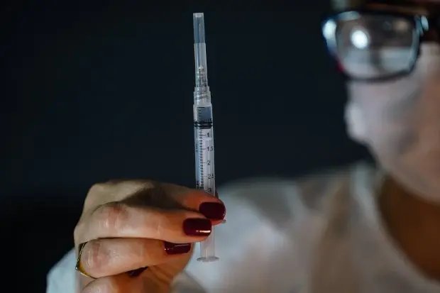 Santa Catarina deve receber 223, 3 mil doses de vacina contra Covid-19 nesta segunda