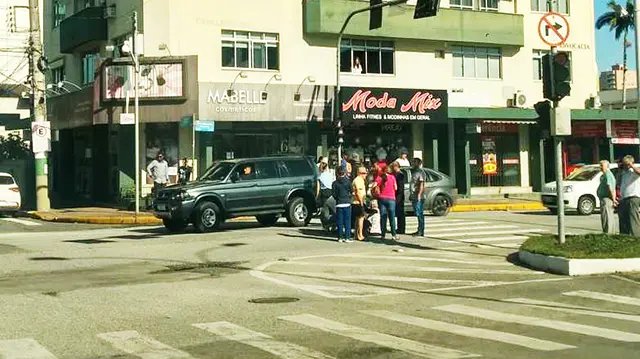 Mulher de 78 anos &eacute; atropelada em cima da faixa de pedestre