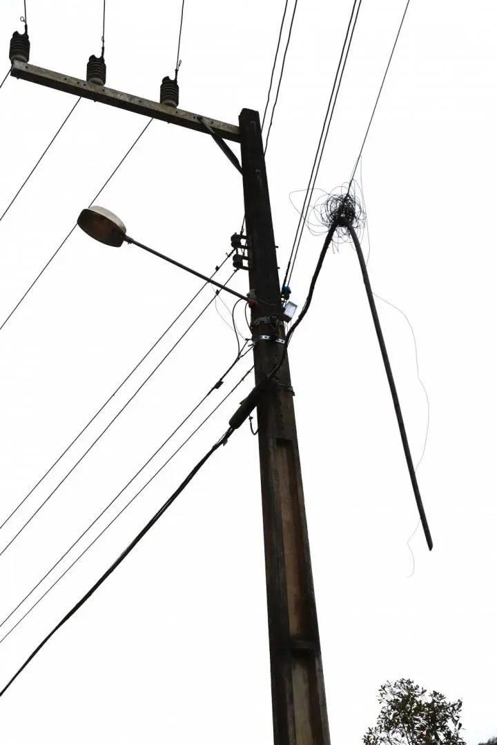 Lumin&aacute;rias s&atilde;o danificadas por v&acirc;ndalos no bairro Plan&iacute;cie Alta, em Guabiruba