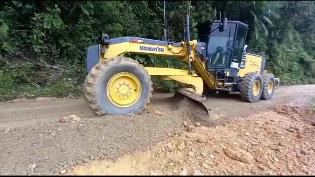 Secretaria de Obras realiza constantemente a manuten&ccedil;&atilde;o das ruas sem pavimenta&ccedil;&atilde;o