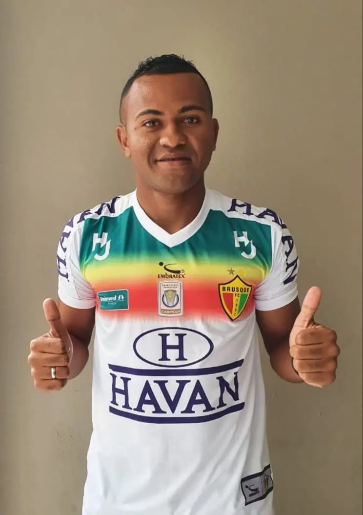 Brusque FC anuncia refor&ccedil;o na lateral esquerda