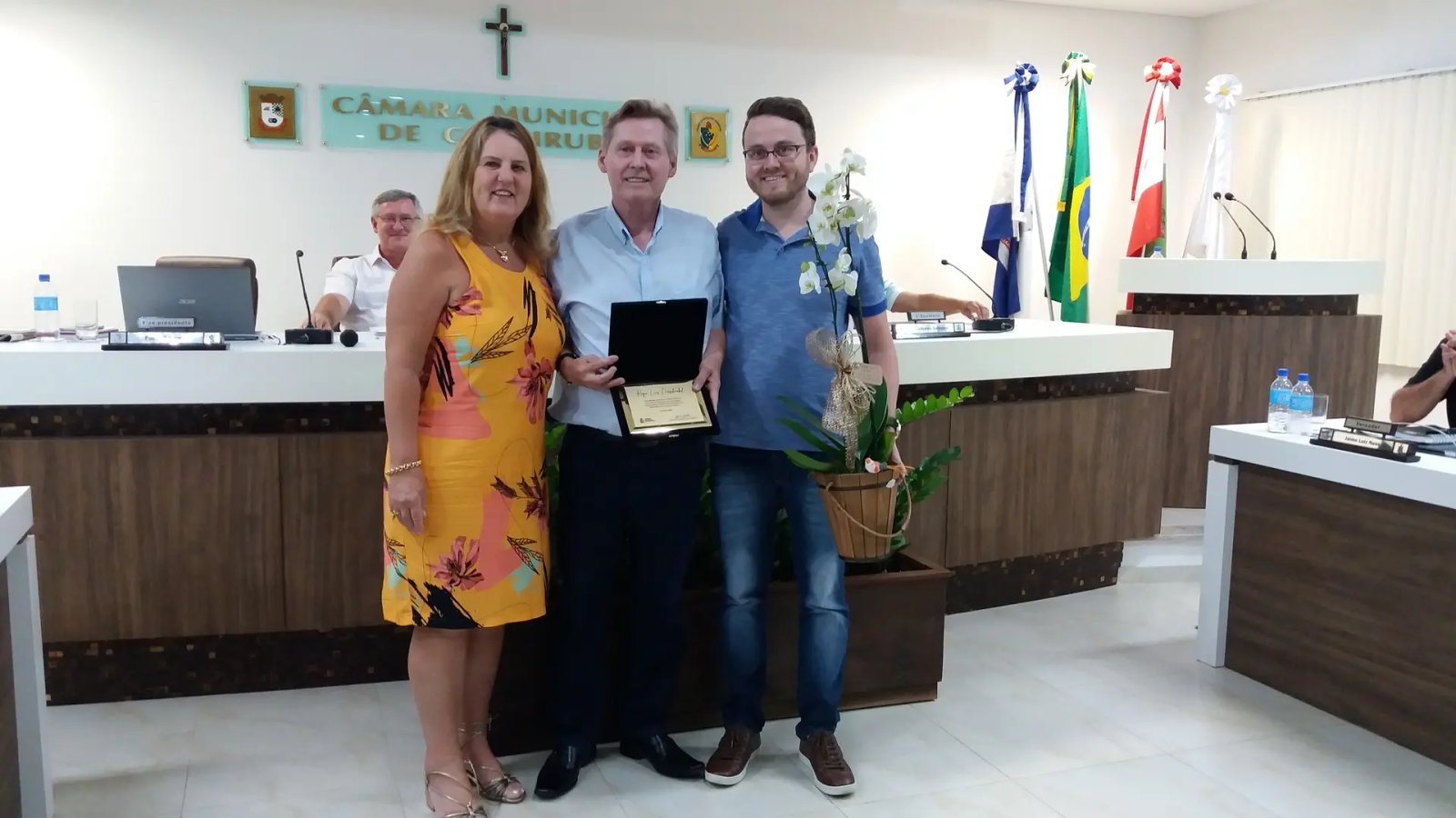 Funcion&aacute;rios s&atilde;o homenageados na C&acirc;mara de Vereadores de Guabiruba