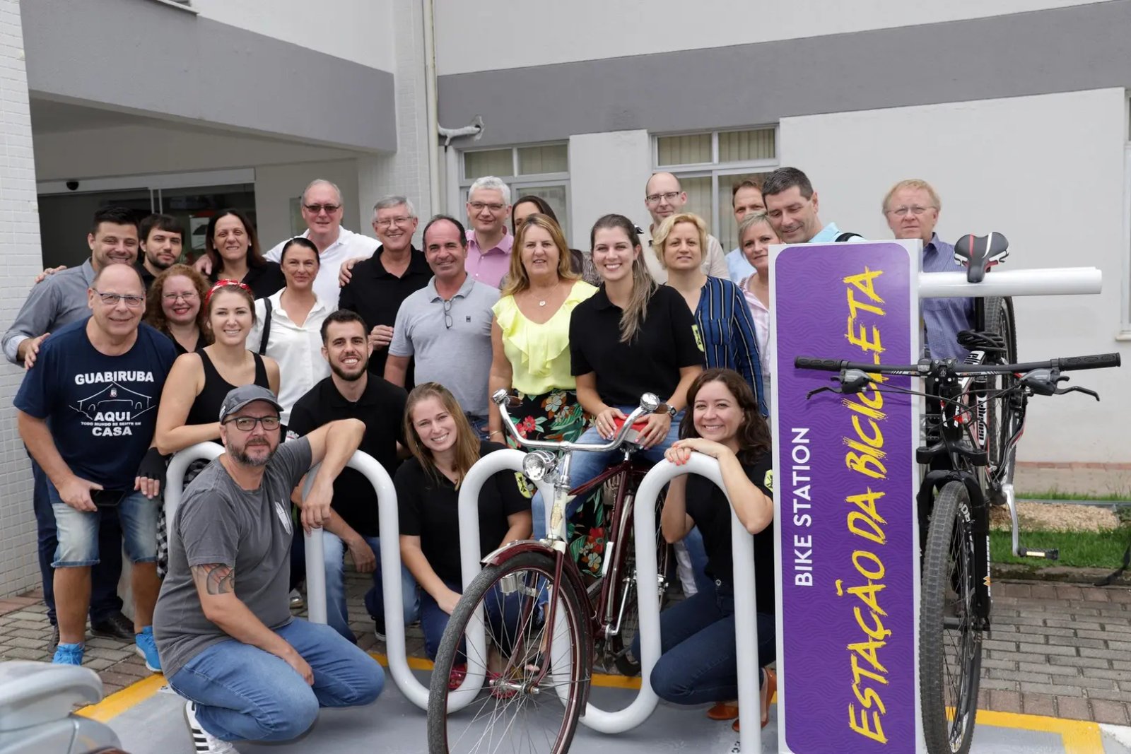 Prefeitura inaugura duas Esta&ccedil;&otilde;es da Bicicleta no Centro de Guabiruba