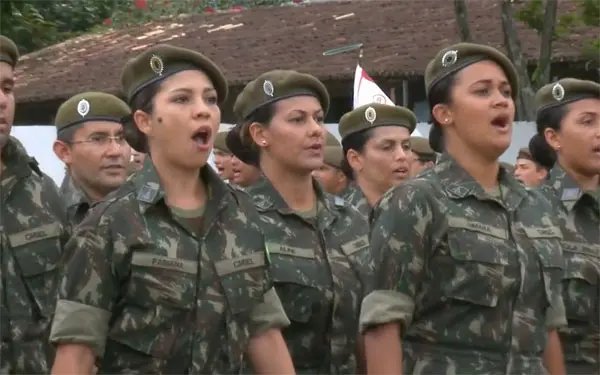 Servi&ccedil;o militar aberto &agrave;s mulheres est&aacute; em discuss&atilde;o no Senado