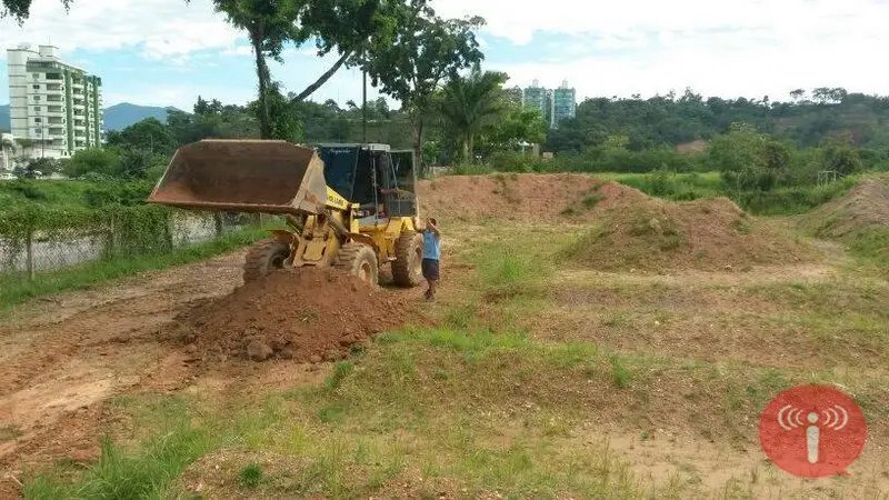 Mutirão recupera pista de bicicross
