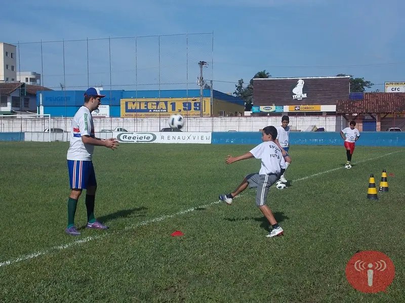 Escola de futebol terá seletivas para atletas