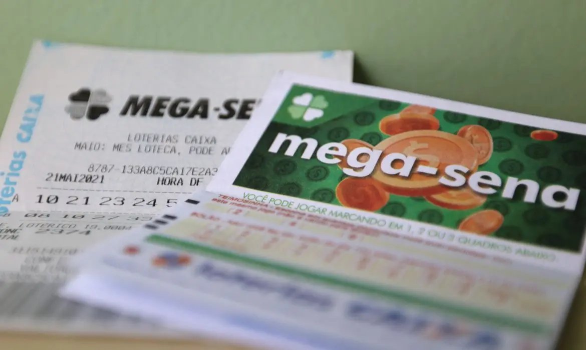 Mega-Sena pode pagar R$ 55 milh&otilde;es neste s&aacute;bado
