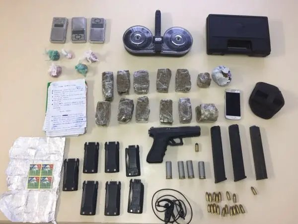 Operação apreende arma, munições e drogas em Tijucas