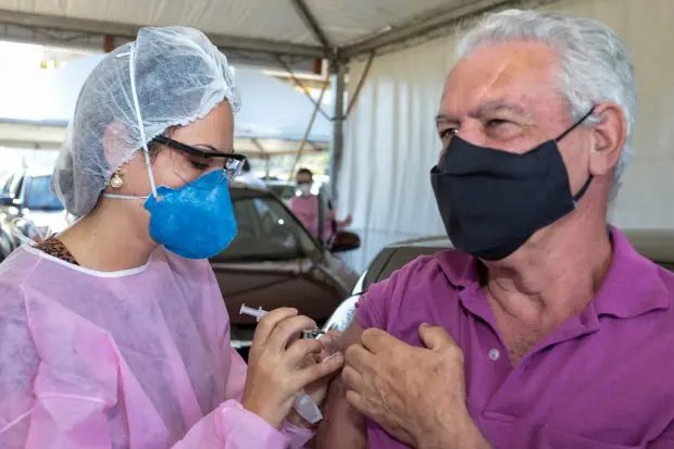 Mais de 140 mil pessoas catarinenses n&atilde;o voltaram para a segunda dose da vacina contra Covid