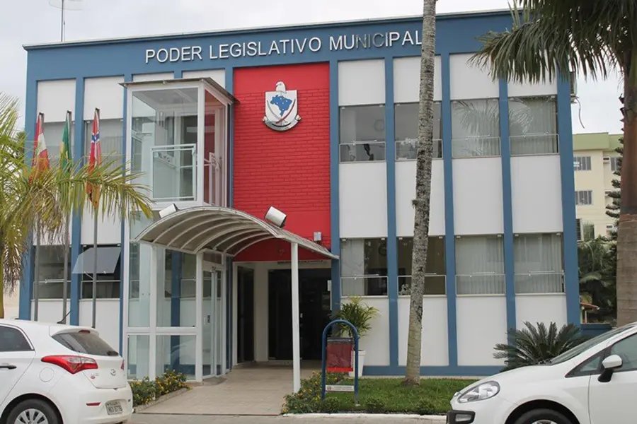 Vereadores aprovam multa de R$ 10 mil para homens que agredirem mulheres