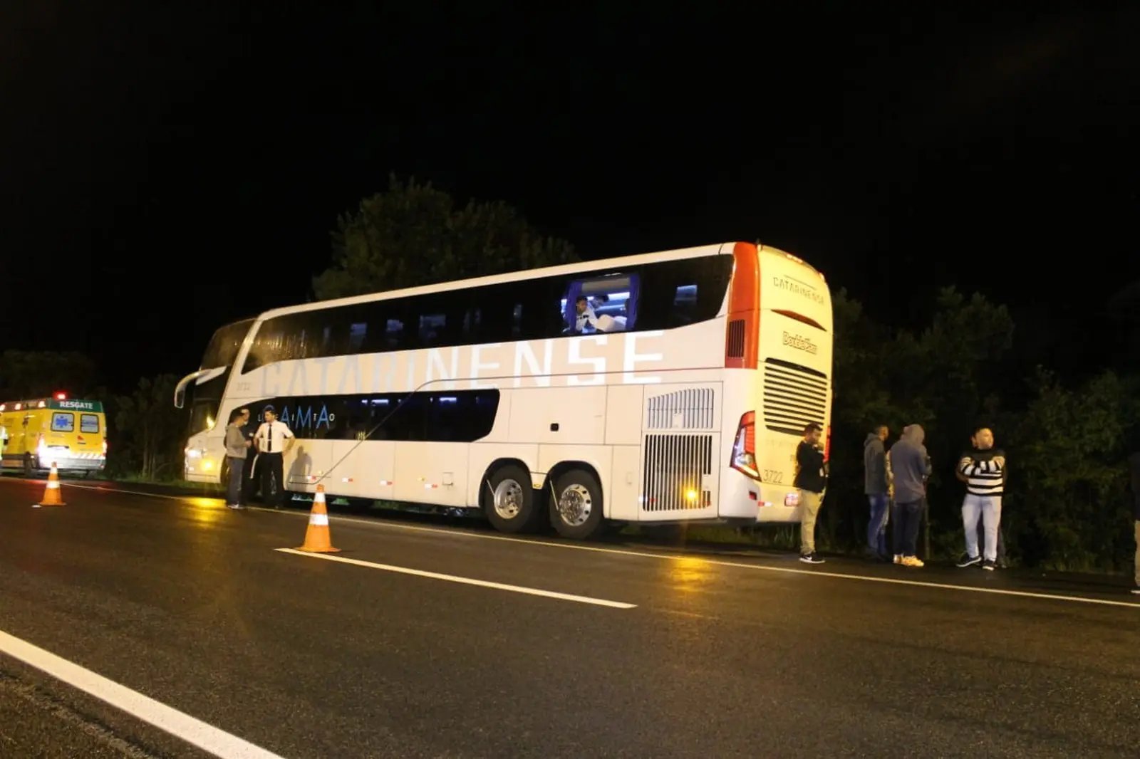 Tr&ecirc;s mortos em assalto a &ocirc;nibus que se deslocava para Brusque