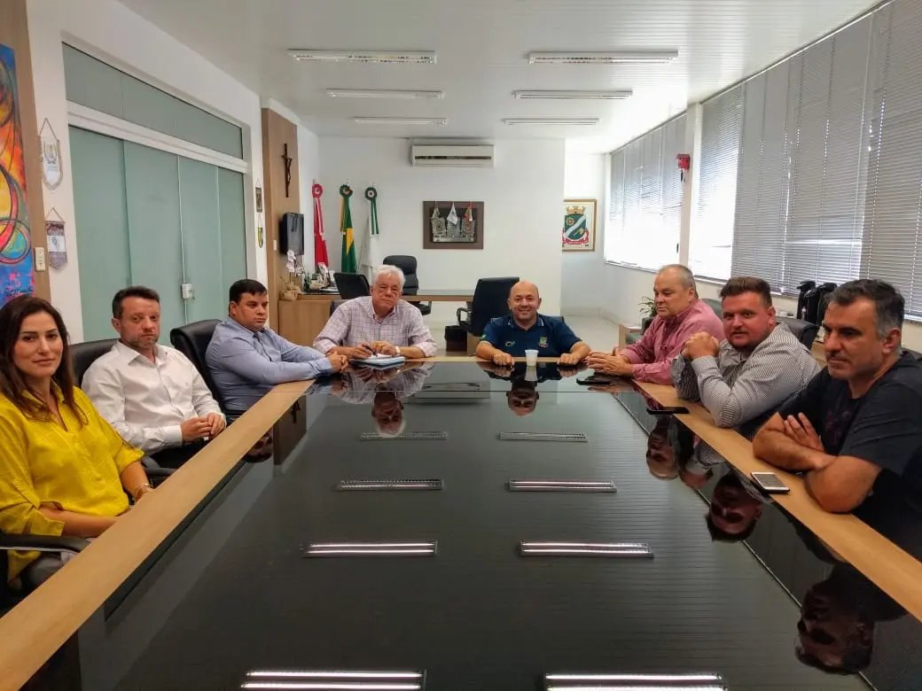 Prefeito e vice recebem novo presidente da C&acirc;mara na Prefeitura 