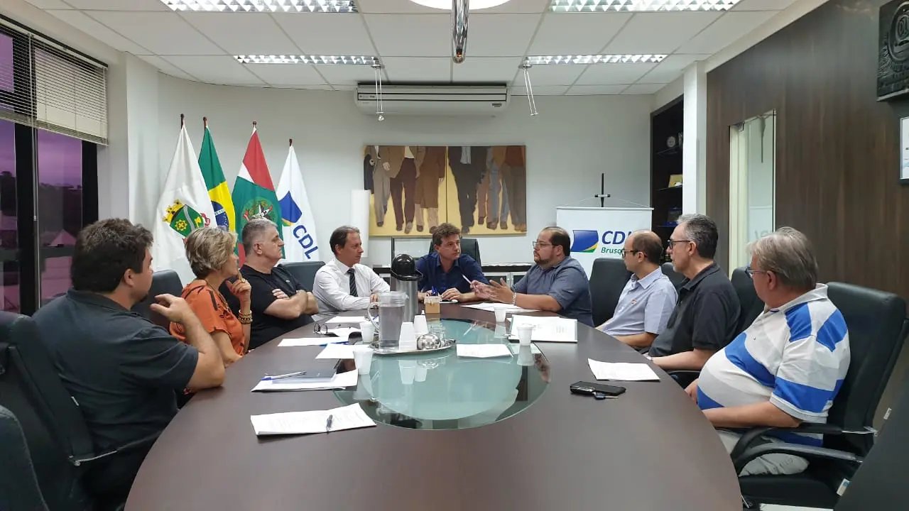 Com&eacute;rcio ambulante foi discutido em reuni&atilde;o