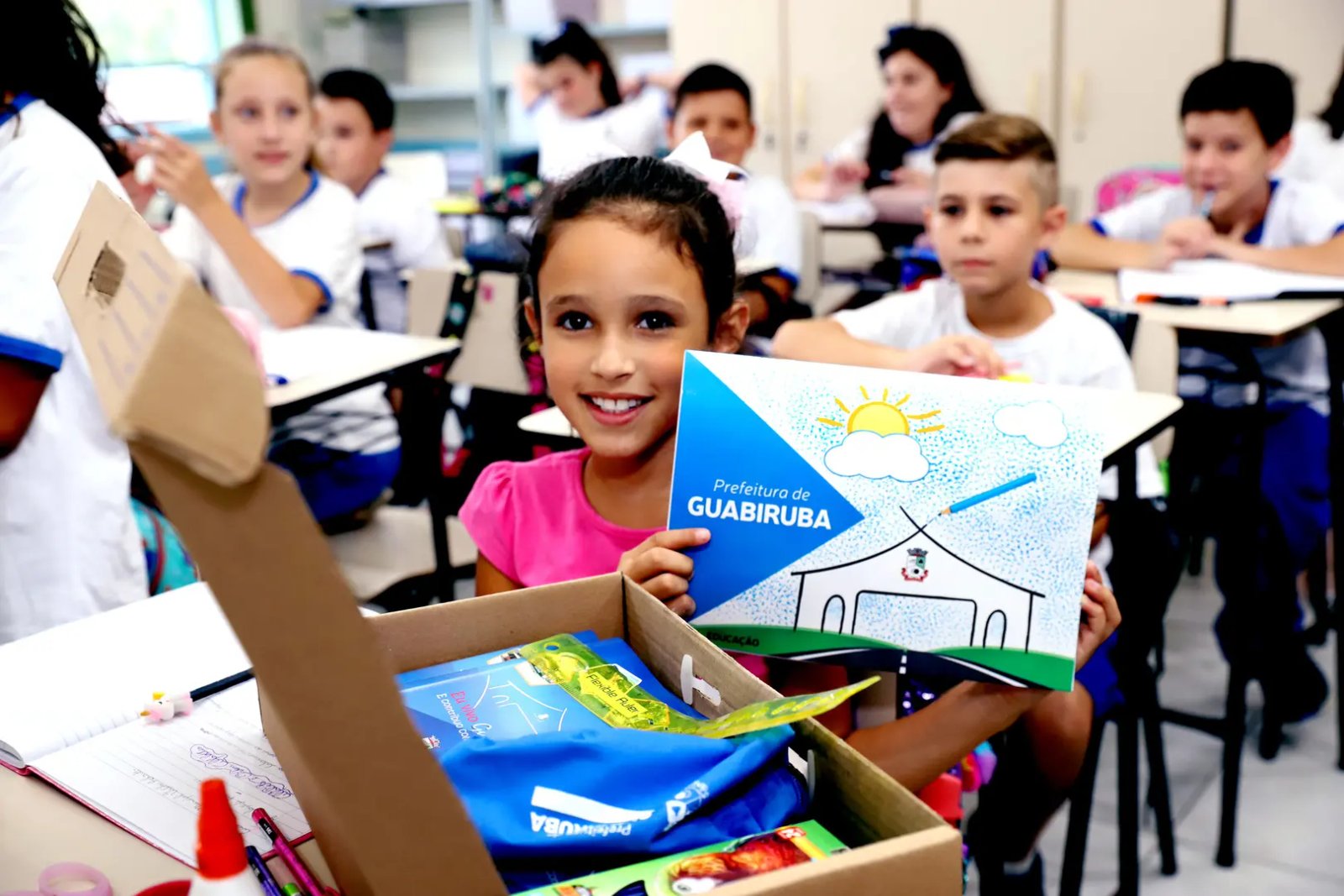 Prefeitura de Guabiruba distribui materiais escolares aos alunos da rede de ensino