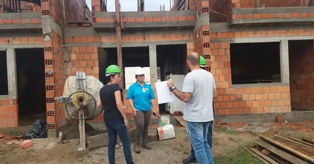 Tr&ecirc;s obras s&atilde;o embargadas em Brusque nesta segunda-feira (10)