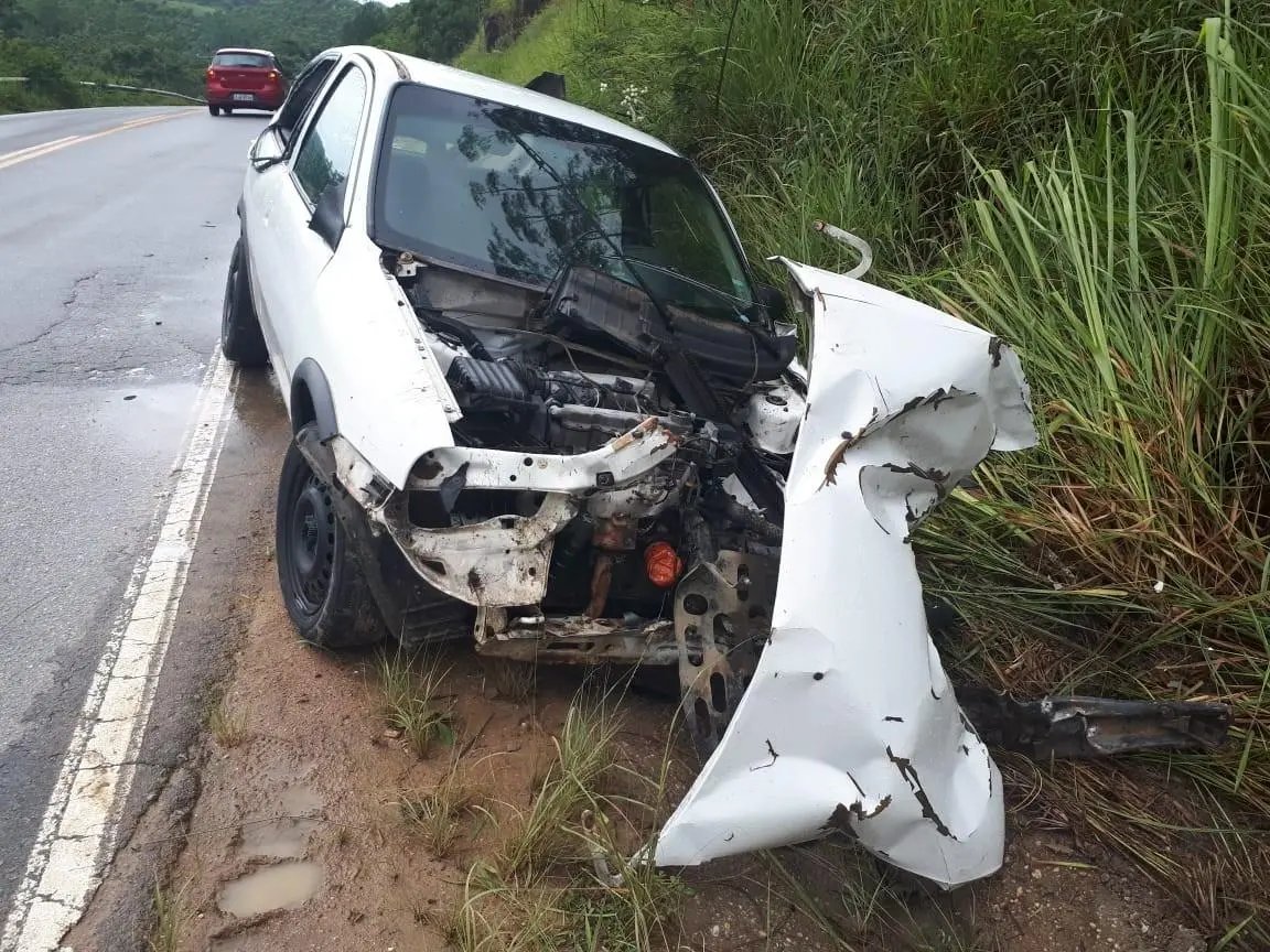 Ve&iacute;culo com placas de Brusque se envolve em acidente em S&atilde;o Jo&atilde;o Batista