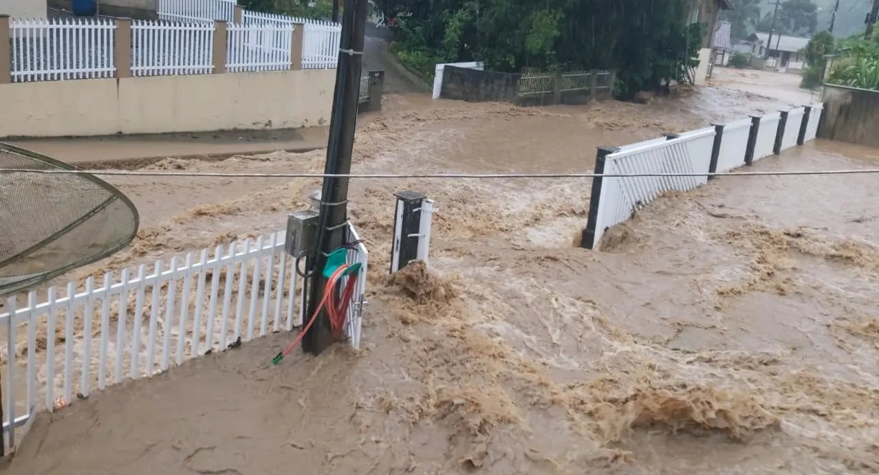 Defesa Civil divulga n&uacute;meros em decorr&ecirc;ncia das chuvas desta quinta-feira (6) em Brusque  