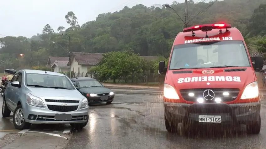 Adolescente &eacute; atropelado de bicicleta no Cedrinho
