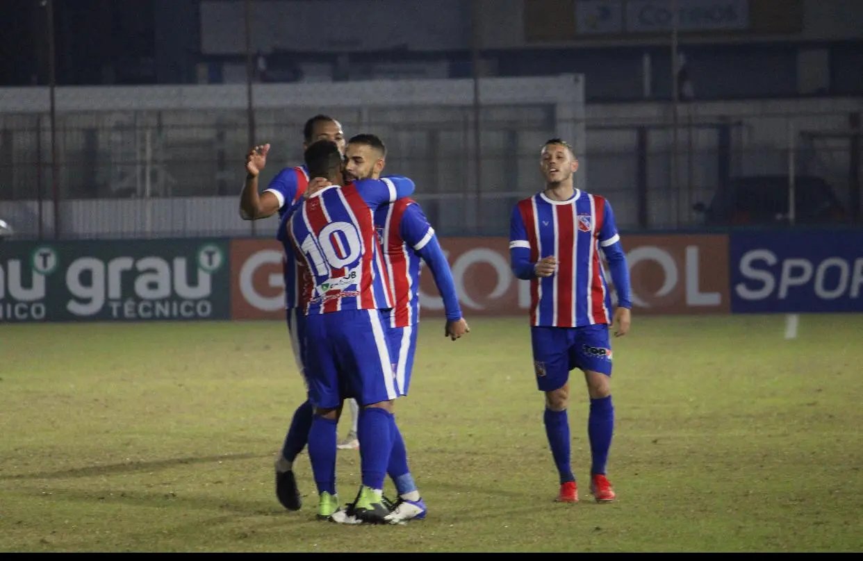 Carlos Renaux goleia Fluminense por 4 a 0