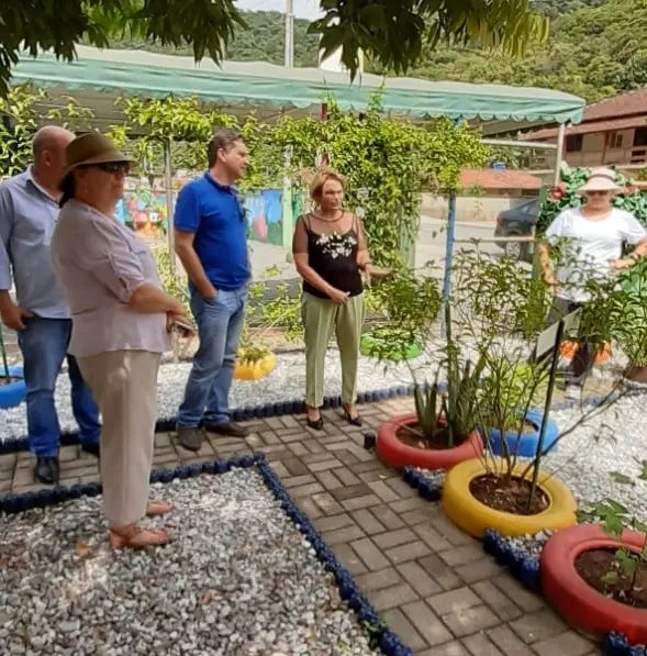 Projeto Nossa Escola Nosso Lar &eacute; apresentado para gerente de Agricultura de Tubar&atilde;o