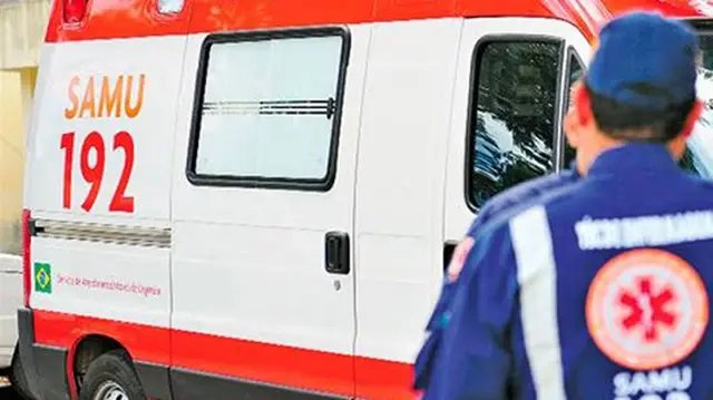 Estrutura met&aacute;lica cede e quatro pessoas ficam feridas