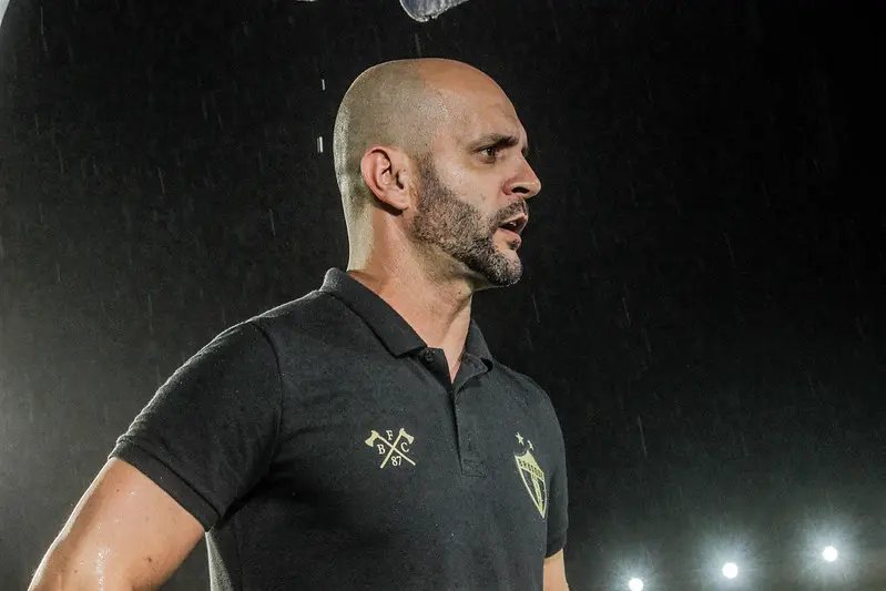 Testoni exalta postura da equipe em vit&oacute;ria fora de casa