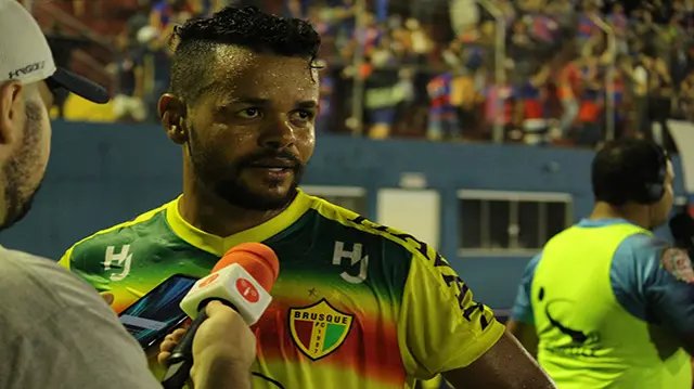 Brusc&atilde;o estreia hoje diante de sua torcida