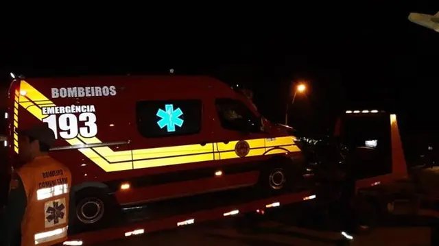 Carro e moto batem na SC-486