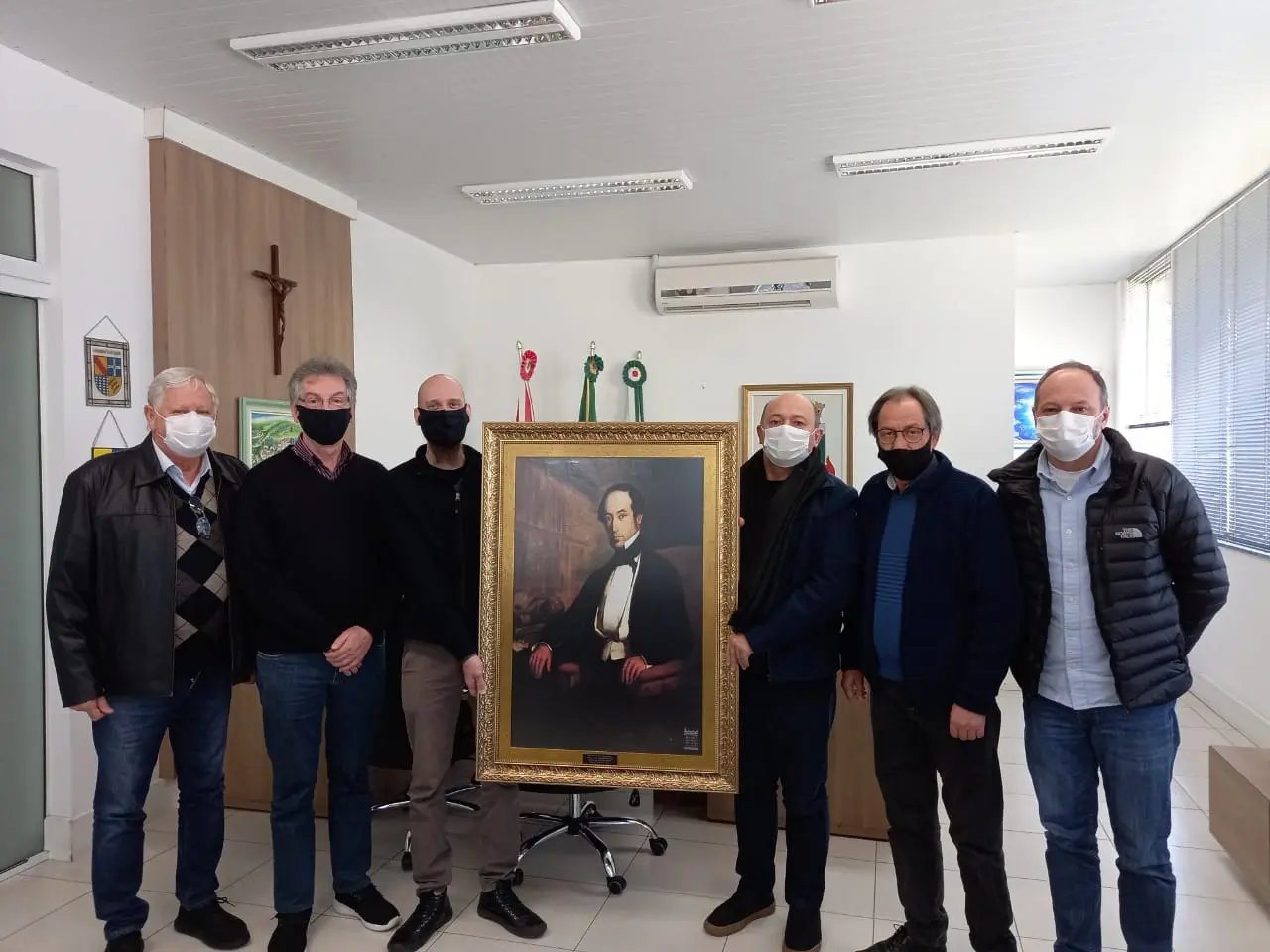 Prefeito recebe r&eacute;plica do quadro do Bar&atilde;o de Schneeburg