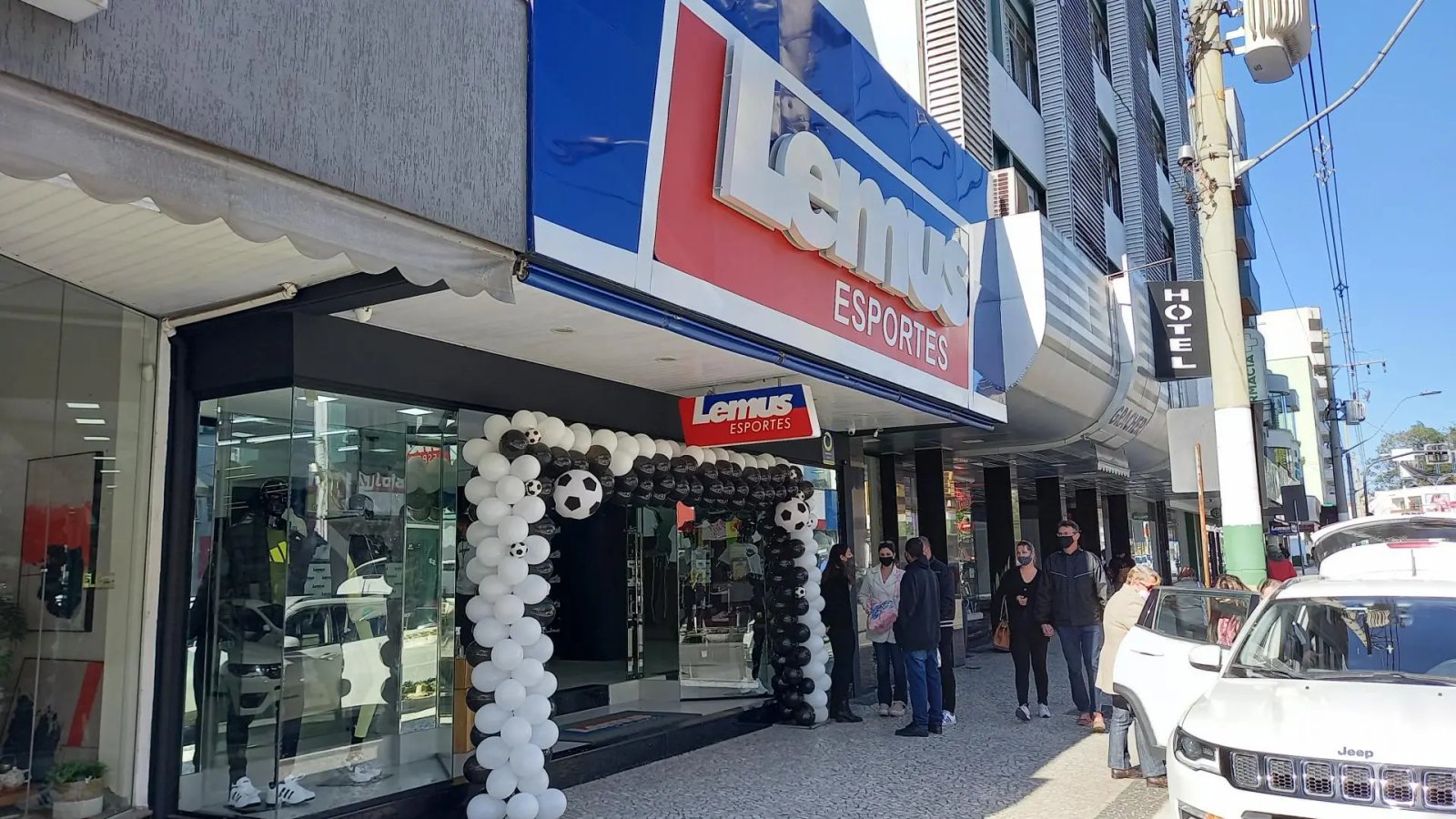 Lemus Esportes est&aacute; em novo local, mais amplo, no Centro
