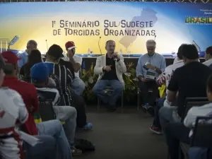Torcidas assinam manifesto pela paz