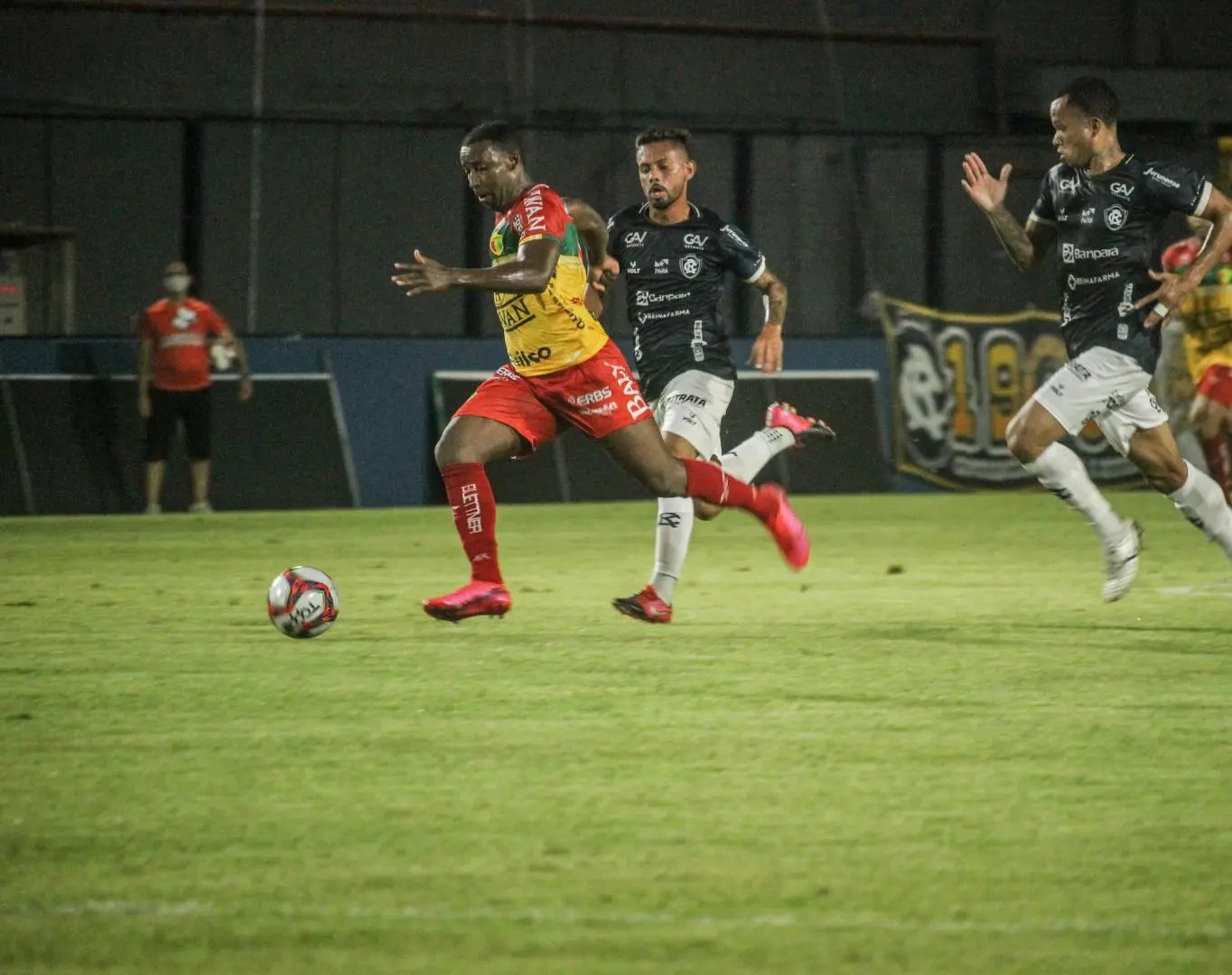 Brusque divulga lista de relacionados para confronto contra o Botafogo