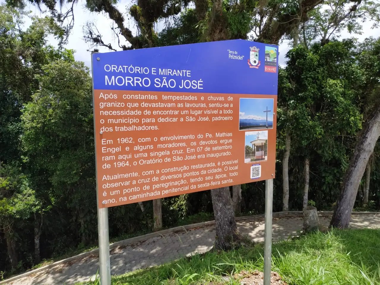 Secretaria de Turismo instala placas descritivas pela cidade de Guabiruba