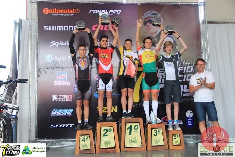 Equipe conquista medalhas