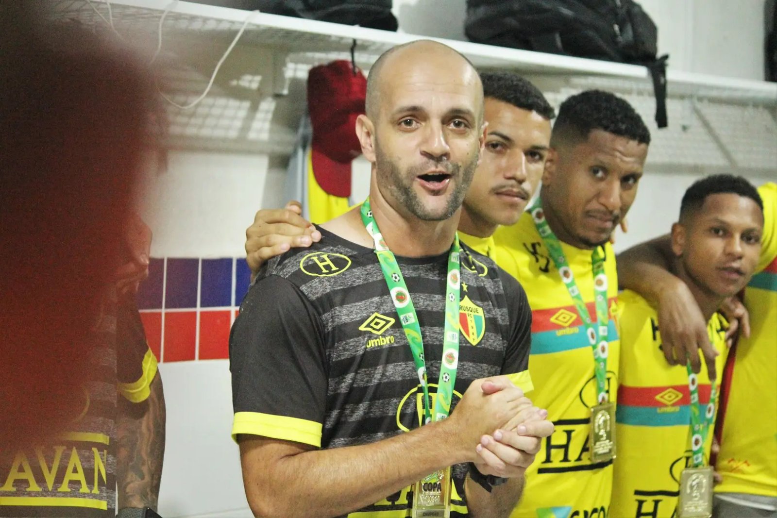 V&iacute;deo: De a ex-atleta a treinador do Brusque FC. Conhe&ccedil;a um pouco do Jerson Testoni