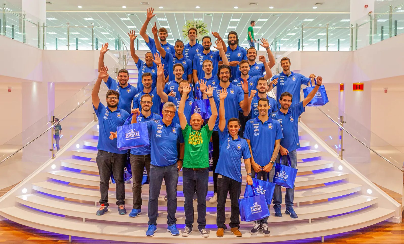 Havan recebe a visita da equipe de v&ocirc;lei do Taubat&eacute;