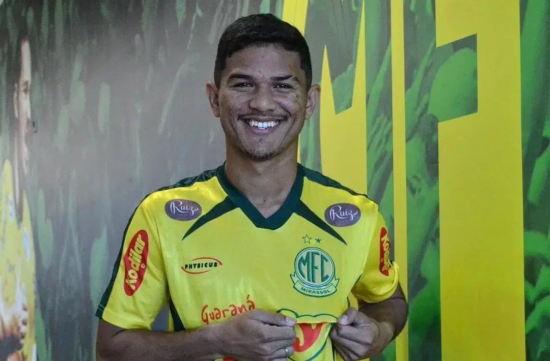 Brusque anuncia a contrata&ccedil;&atilde;o do atacante &Eacute;verton Bala