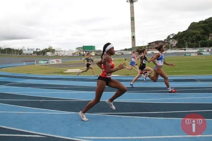 Brusque próxima do troféu no atletismo feminino