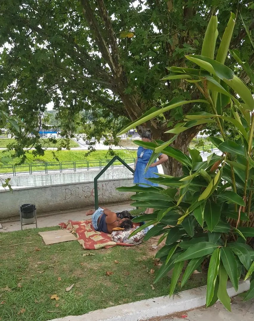 Moradores de rua recebem orienta&ccedil;&atilde;o da Secretaria de Assist&ecirc;ncia Social e Habita&ccedil;&atilde;o