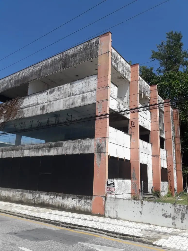 Sintrafite realiza limpeza de edifica&ccedil;&atilde;o da antiga Schl&ouml;sser