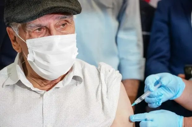 Mais de 90% de idosos de 70 a 90 anos receberam as duas doses