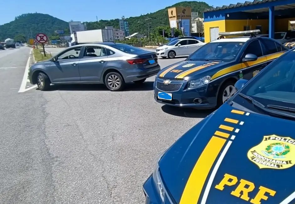Motorista de aplicativo &eacute; pego com carro roubado