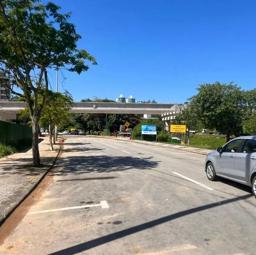 Tr&acirc;nsito de ve&iacute;culos vai ser liberado na Avenida Arno Carlos Gracher