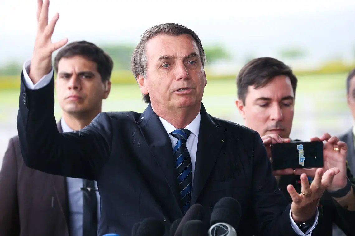 Bolsonaro pede que Congresso amplie posse e porte de armas