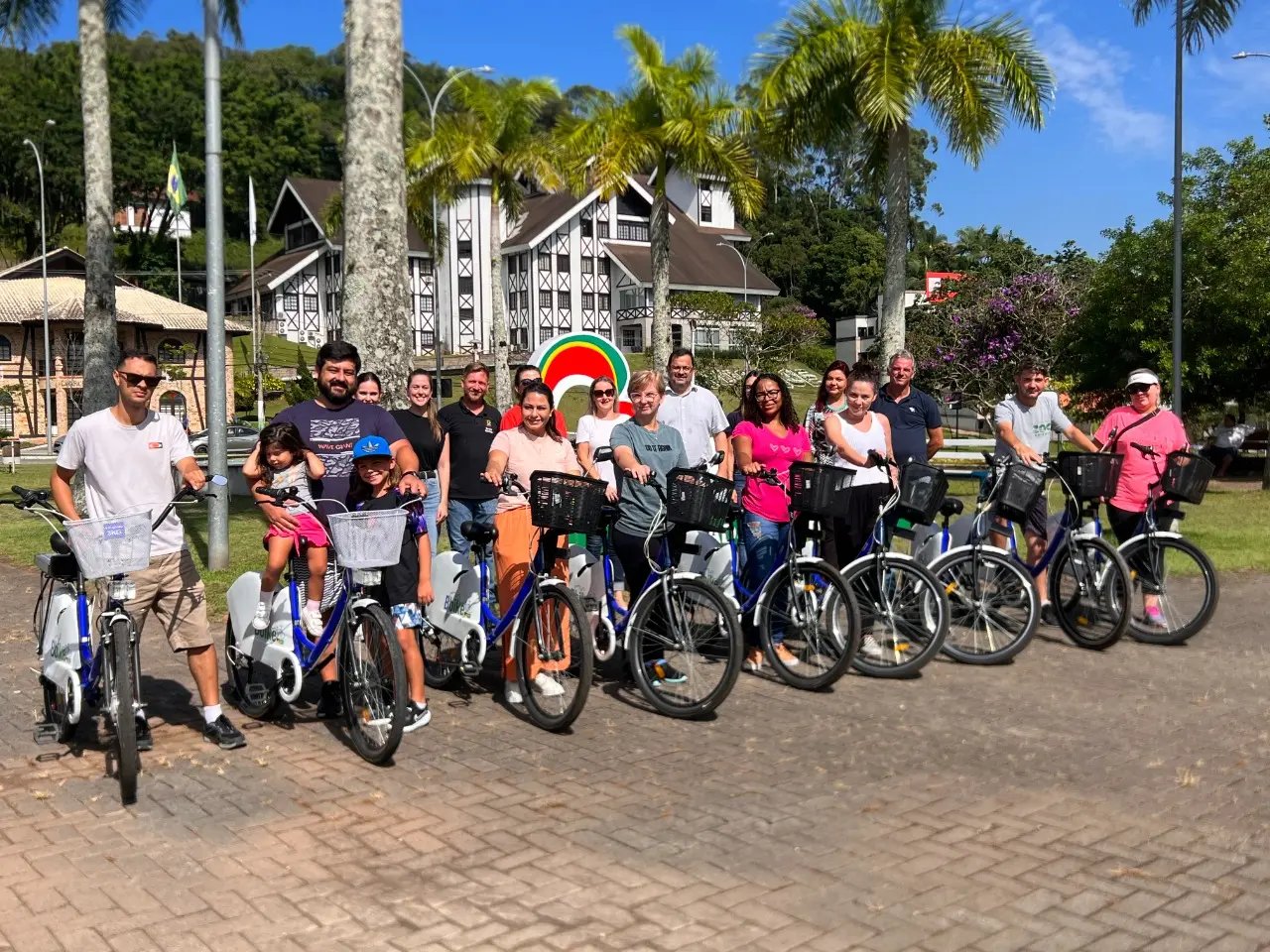 Projeto Adote uma Bike: 19 bicicletas s&atilde;o oficialmente entregues a servidores