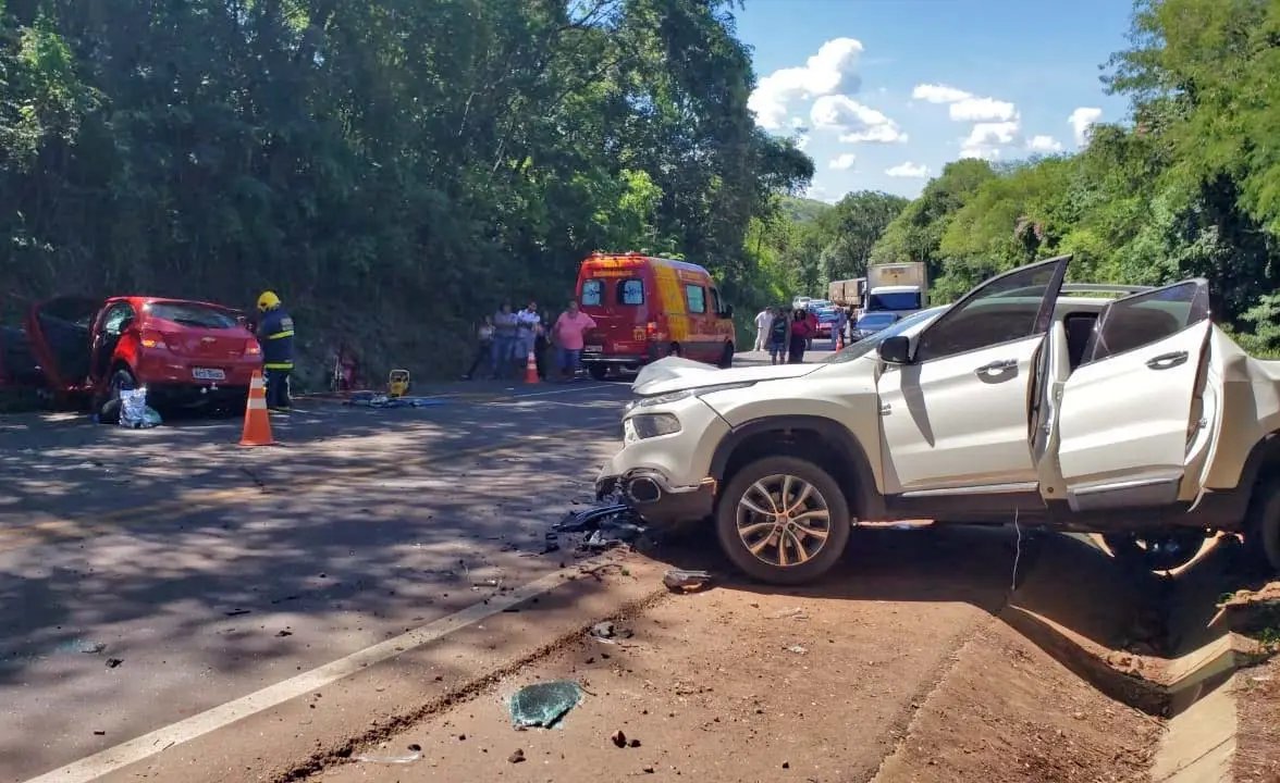 Mulher morre em acidente no Paran&aacute;, ela era passageira do carro com placas de Brusque