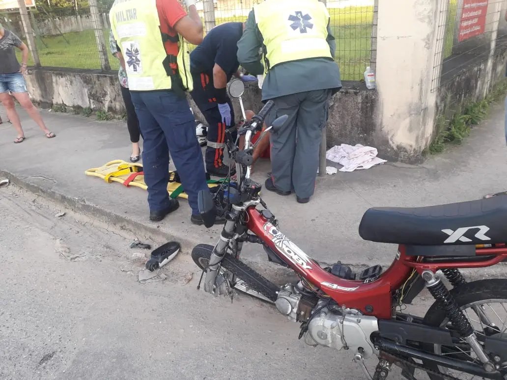 Duas pessoas ficam feridas em acidente no centro