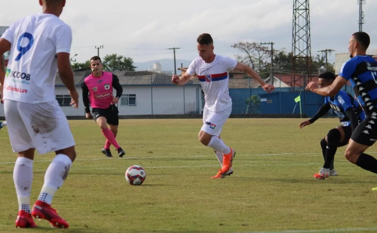 Carlos Renaux estreia com empate na s&eacute;rie B do Catarinense