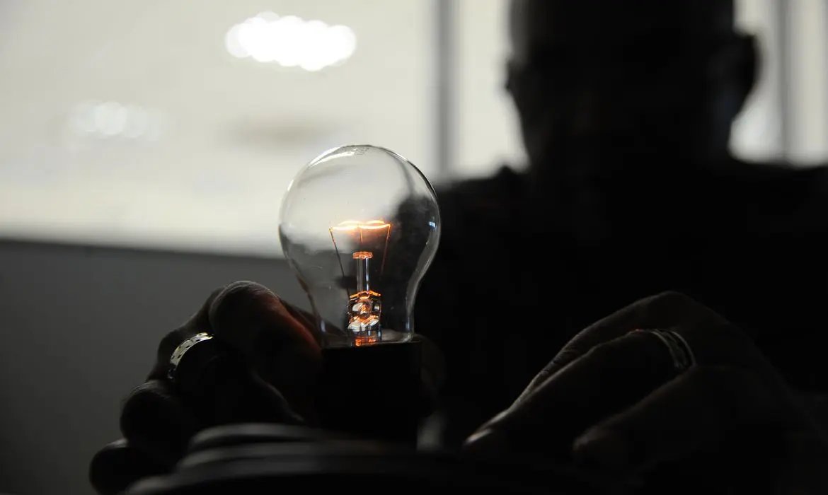 Aprovada inclus&atilde;o de fam&iacute;lias do Cad&Uacute;nico na Tarifa Social de Energia